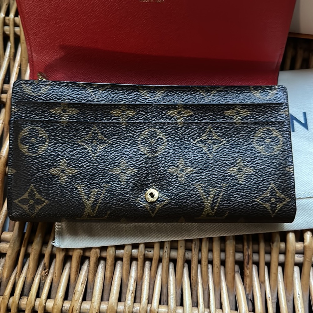 Louis Vuitton Limited Edition Sarah Holiday Wallet. - Picture 5 of 11